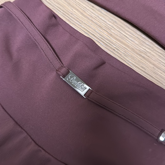 Bombshell sportswear set - Picture 3 of 5